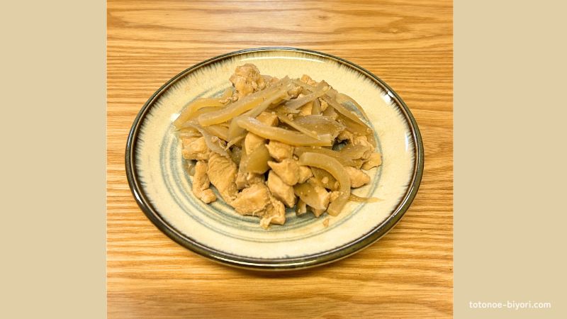 シェフの無添つくりおき・鶏ごぼう。盛り付け後の写真